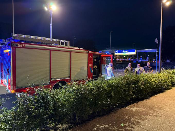 De brandweer kwam ter plaatse om haar te bevrijden.