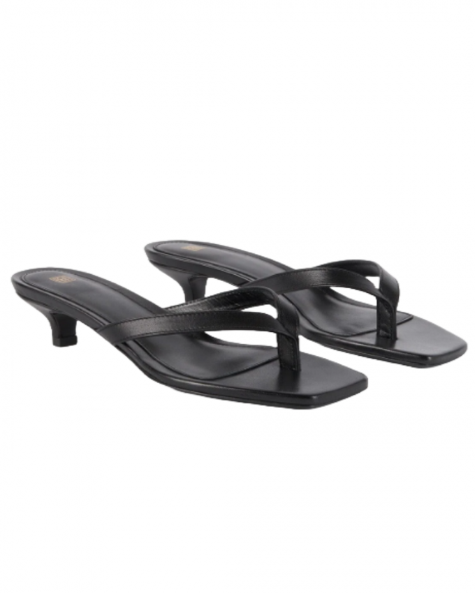 Lederen flip flops met kitten heel