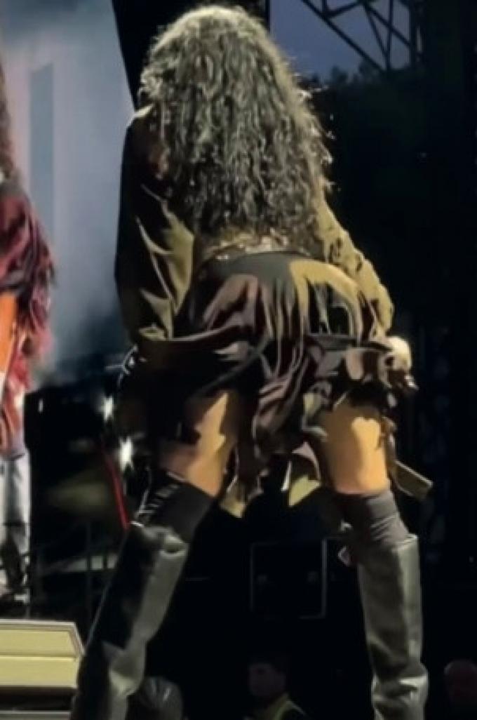 Charli XCX in Julie Kegels