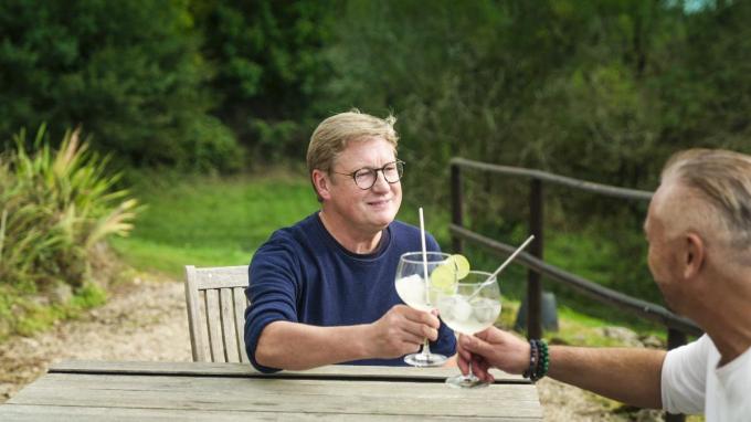 Vanaf deze week zien we hoe Kurt aan het daten slaat.
