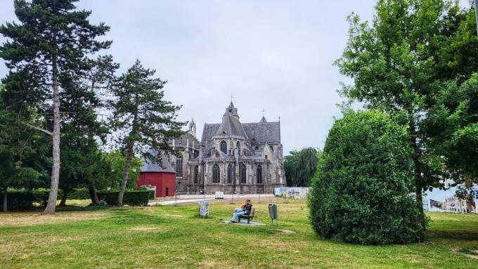 Hoewel de zichtlijn op de kerk zou behouden blijven vanuit de rest van het Begijnhofpark, zou het uitzicht vanuit Abby beperkt worden door de geplande ontwikkeling.