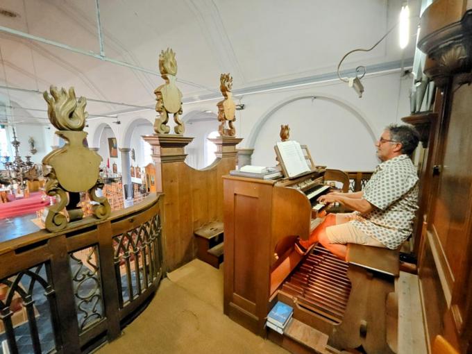 Al 30 jaar vind je Marc Bailliu terug achter het orgel in de Sint-Martinuskerk in Roesbrugge.