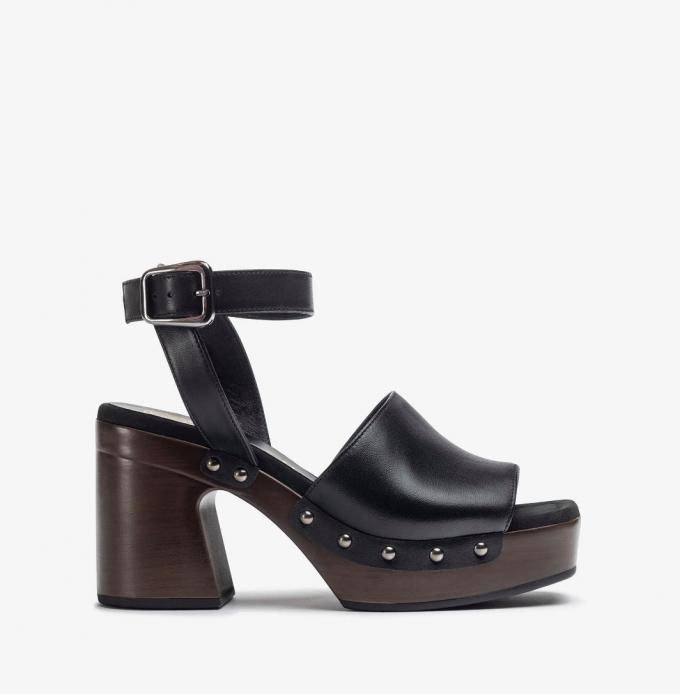 Sandales cloutées