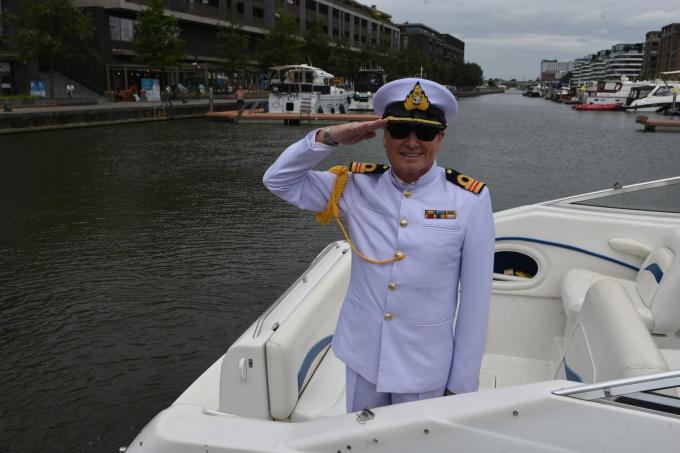 Dààr staat hij dan: Bart Kaëll, die een boontje heeft voor de zee.