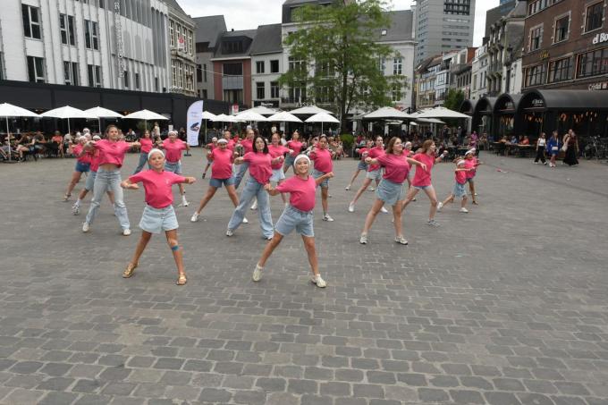 De jongeren in actie.