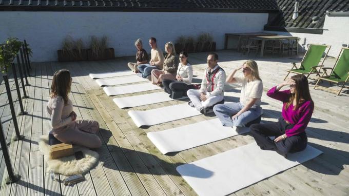 “Mensen die de vakantiewoning boeken kunnen overigens ook een rondleiding in mijn atelier krijgen en van de yoga-faciliteiten gebruik maken.”