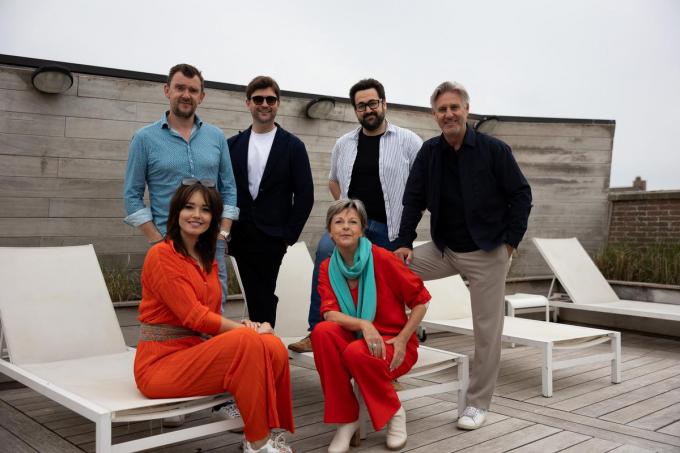 De cast van ‘Zen aan Zee’.