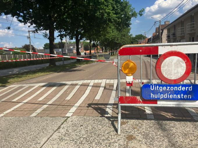 De straat werd afgesloten voor het verkeer.