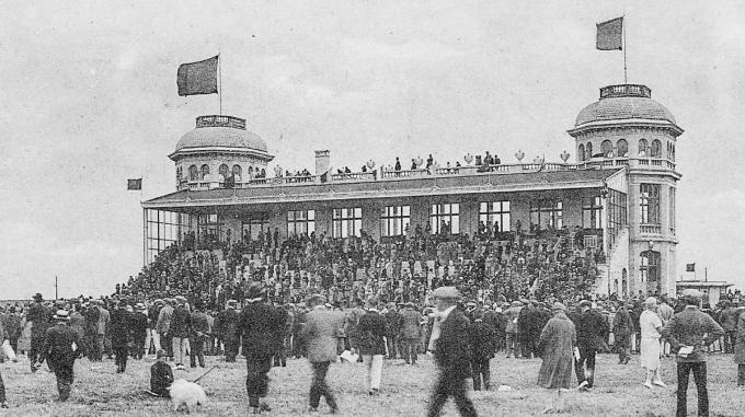 In de moeilijke jaren 20 en 30 slaagden de eigenaars erin om jaarlijks een volwaardig koersseizoen aan te bieden.