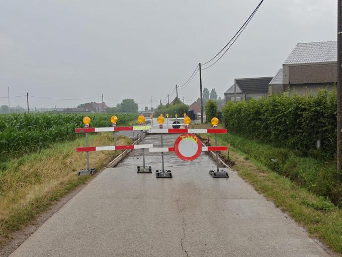 De aanhoudende hitte zorgt voor problemen op de weg. In Poperinge werd ondertussen al melding gemaakt van meerdere locaties zoals waaronder op de Loviestraat.