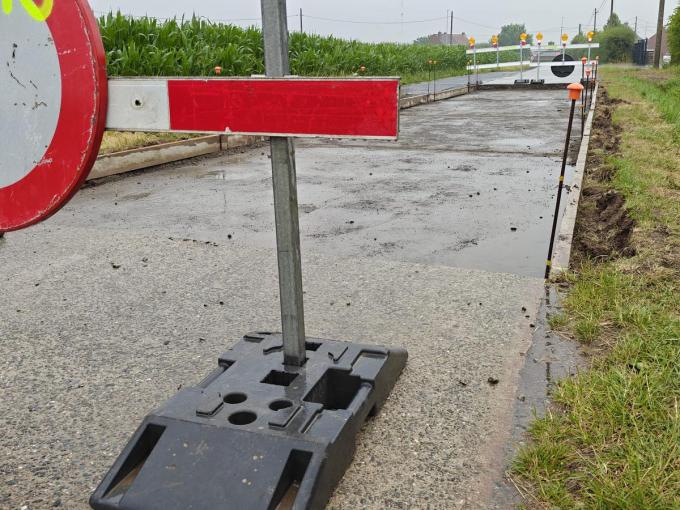 De aanhoudende hitte zorgt voor problemen op de weg. In Poperinge werd ondertussen al melding gemaakt van meerdere locaties zoals waaronder op de Loviestraat.