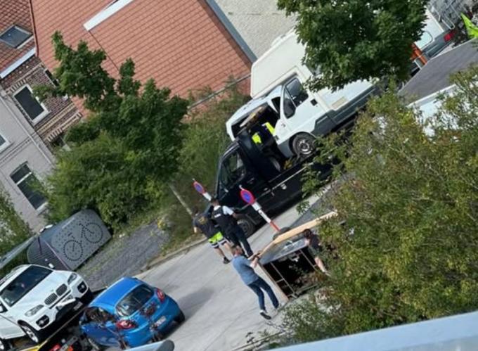Zelfs een camper werd getakeld, de parkeerverboden stonden nochtans al enkele dagen uit.