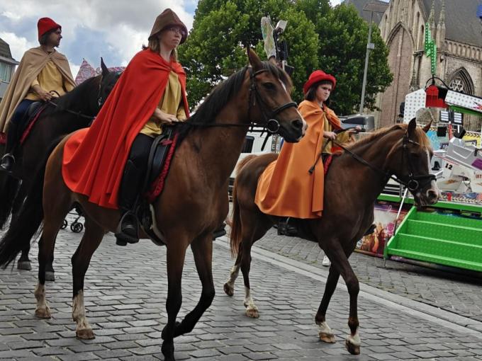 De processie kon zondag door de Poperingse straten trekken.