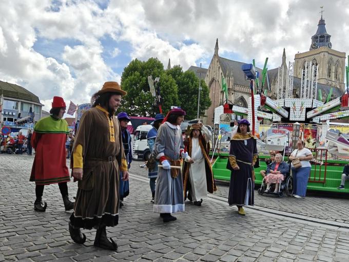 De processie kon zondag door de Poperingse straten trekken.