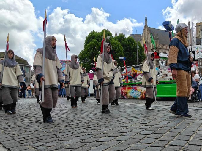 De processie kon zondag door de Poperingse straten trekken.