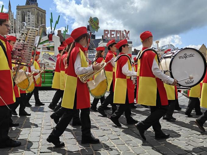 De processie kon zondag door de Poperingse straten trekken.