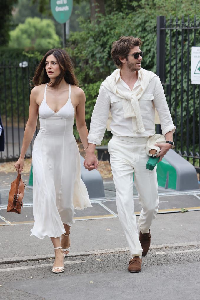 Monica Barbaro and Andrew Garfield 