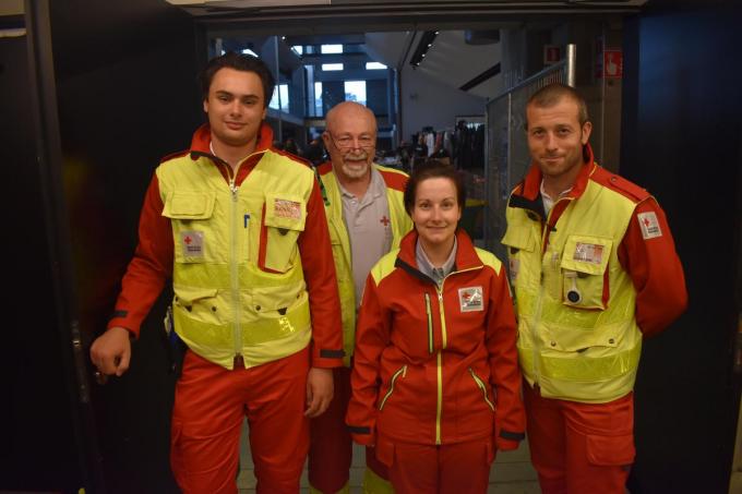 We zien v.l.n.r. Rodekruisvrijwilligers Arne Zoete, Frans Dezeure, Stoyanka Dewilde en Thomas Berville. (Foto TOGH)