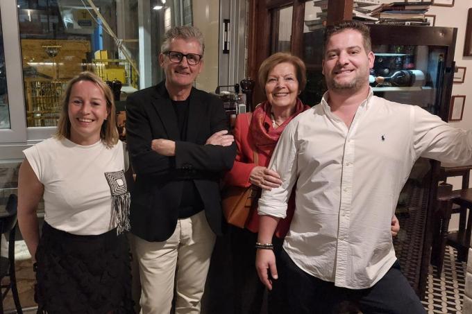 Nicole en Alexandros met Dimitris en Kelly tijdens de teambuilding van restaurant Le Nord in Griekenland.