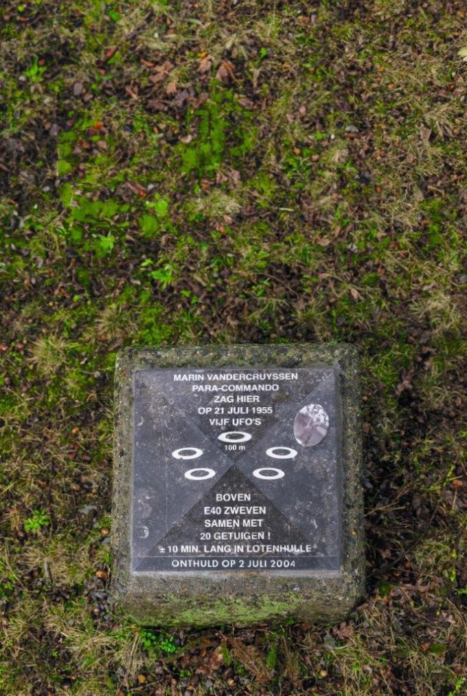 Een ufo-monument werd neergepoot in Lotenhulle.
