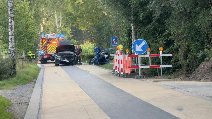 De botsing gebeurde ter hoogte van wegwerkzaamheden in de Steenveldstraat.