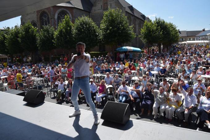 Willy op het podium van Pittem voor héél veel volk.