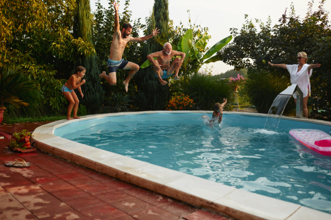 La piscine dans le jardin, bientôt interdite? Getty Images