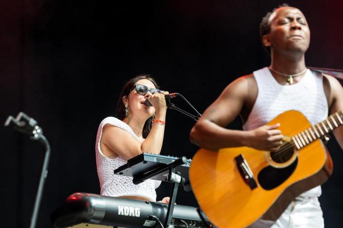 Lotte mocht twee liedjes zingen tijdens het concert van Porcelain id.