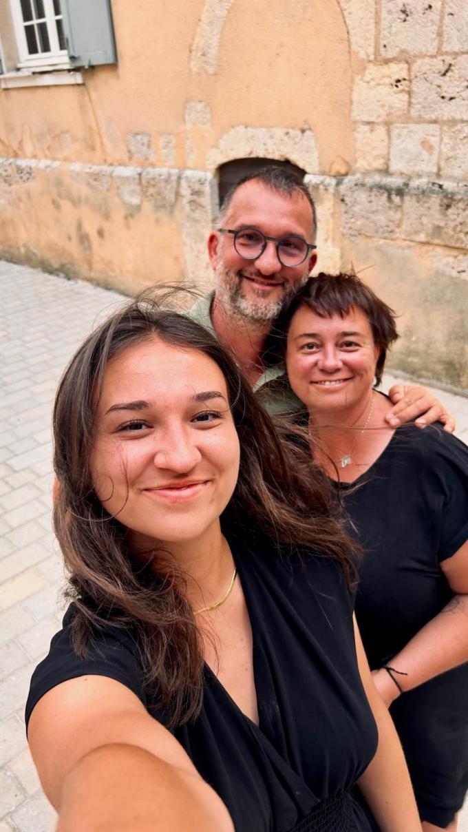 Brecht, Kris, en Amber: het gezin van Hannelore in Chartres (Frankrijk).