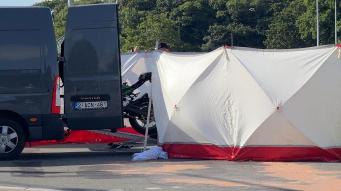 De jongeman overleed ter plaatste.