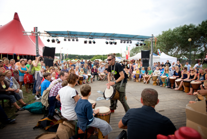 Wereldmuziek, kleur, verwondering en exotiek: daar draait het om op het Afro C Festival. (foto Westtoer)