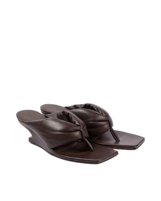 Wijnrode teenslippers met hak