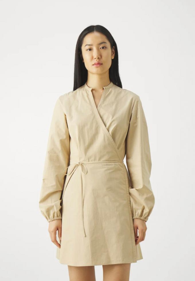 Robe portefeuille à manches longues