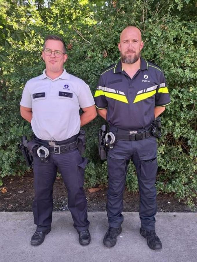 Tien inspecteurs van PZ VLAS dragen tijdens deze testperiode het nieuwe uniform.