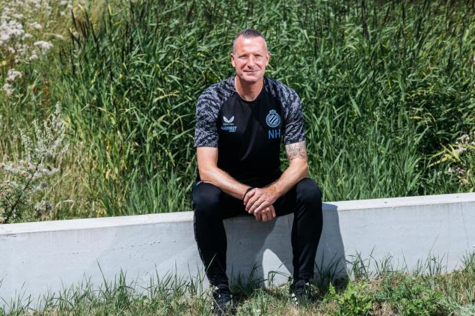 Nicky Hayen kreeg een aanbod van Club Brugge: “De best mogelijk infrastructuur en faciliteiten, een topprofessioneel kader en ontwikkelingsplan voor het tweede elftal, in 1B een competitie op professioneel niveau… Ik zette na lang twijfelen weer de stap.”