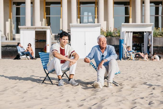 Conner Rousseau: “Waarom ik nu eens uitgebreider wilde kennismaken? Vooreerst omdat Patrick een West-Vlaming is. Mijn broer, mijn zus, mijn vader wonen hier allemaal. En ik ben als Sint-Niklazenaar tweetalig opgevoed…”