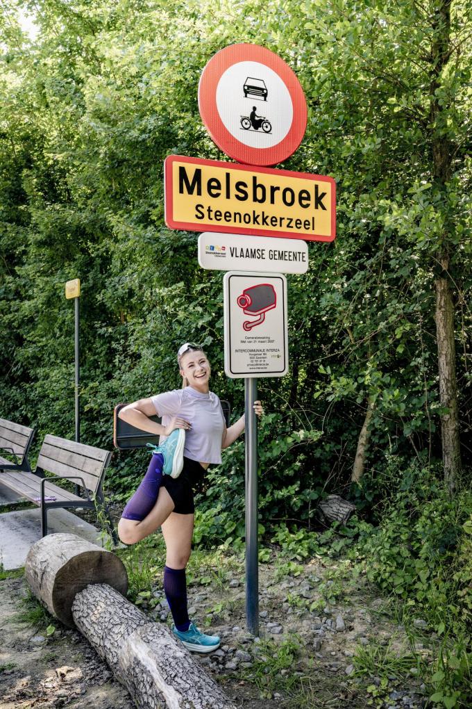 Wie is Stien Edlund? “Een gewoon meisje van 24 jaar uit Melsbroek dat tien jaar geleden video’s begon te maken. Deze hobby is een beetje uit de hand gelopen. (lacht) Vandaag is het mijn fulltime job.” (foto Christophe De Muynck)
