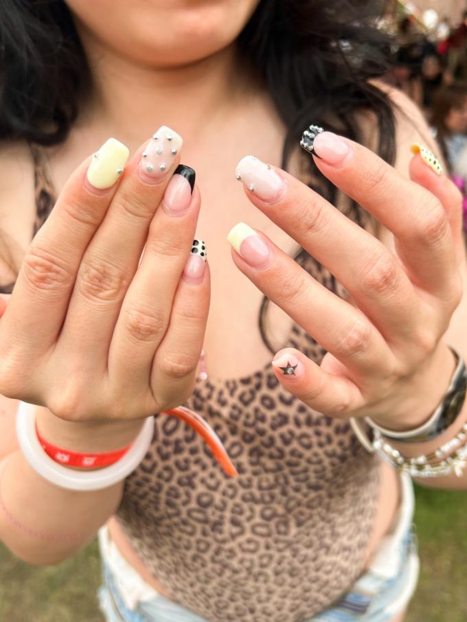 Multicoloured mani