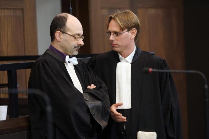 Toppleiters Luc Arnou en Vincent Vereecke (nu rechter) riepen met succes artikel 71 over de onweerstaanbare drang in.