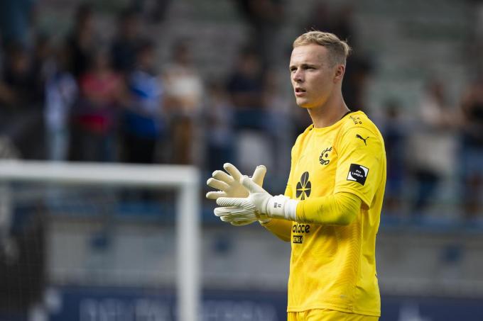De nieuwe trainer Onur Cinel koos voor doelman Maxime Delanghe die vorig seizoen in de Relegation Play-offs plaats had moeten maken voor Warleson.