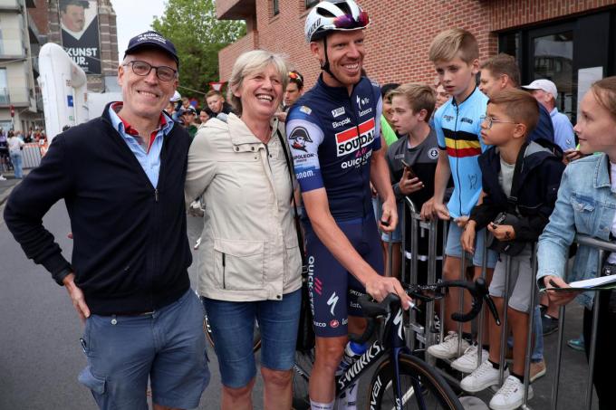 Met papa Karel en mama Karolien, tijdens het Natourcriterium in Roeselare.