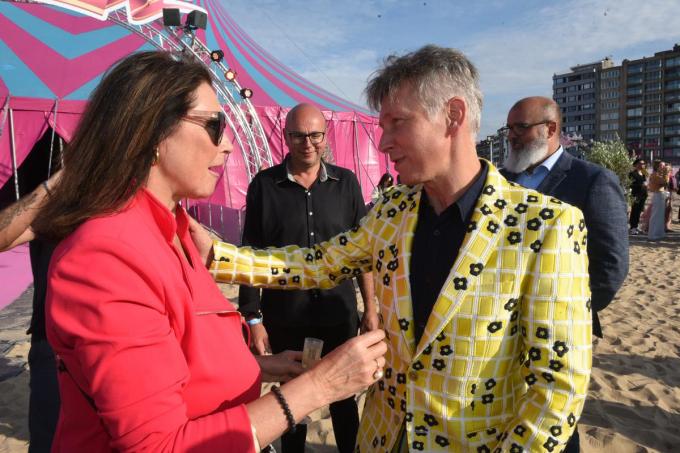 Schepen Niko Geldhof tussen Wendy en Helmut.