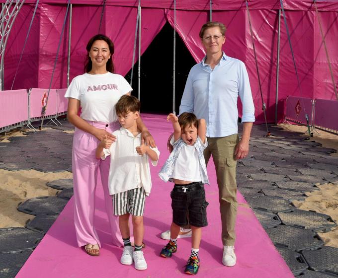 Nuria Gilizintinova en Stijn Van Poucke met de kids