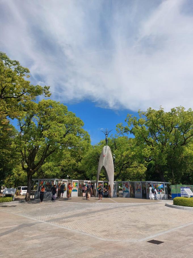 Het monument voor Sasaki Sadako die stierf door leukemie als gevolg van de atoombom.