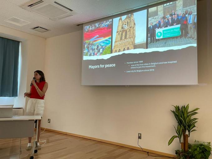Cameron bracht het voorbije weekend een presentatie over Ieper als vredesstad in Hiroshima.