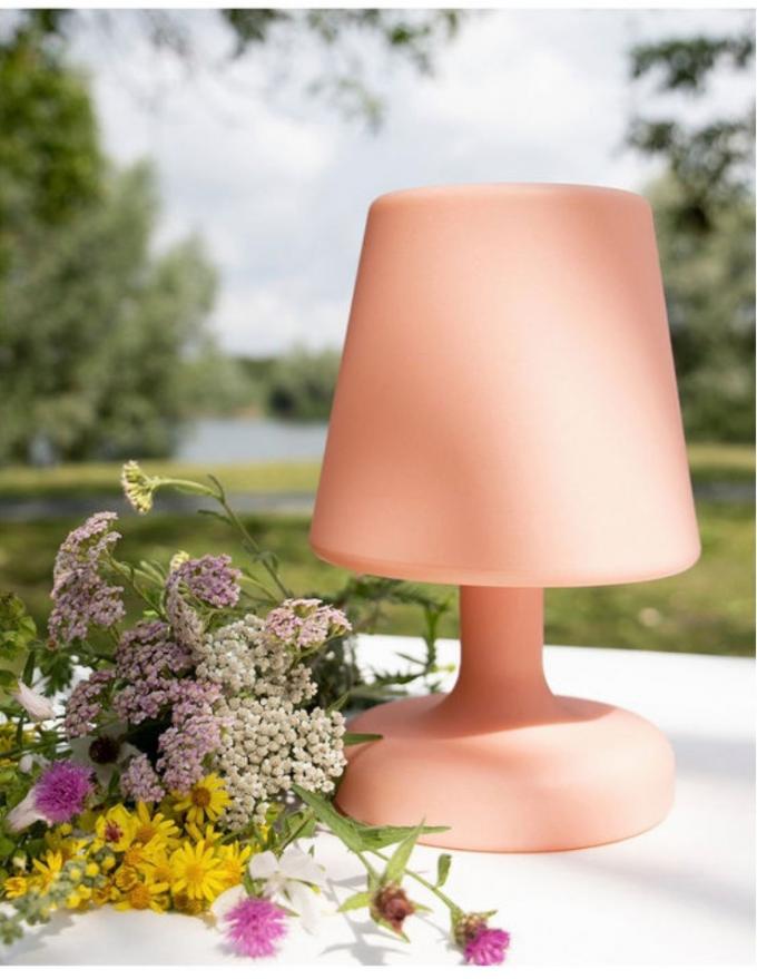 Une lampe de table