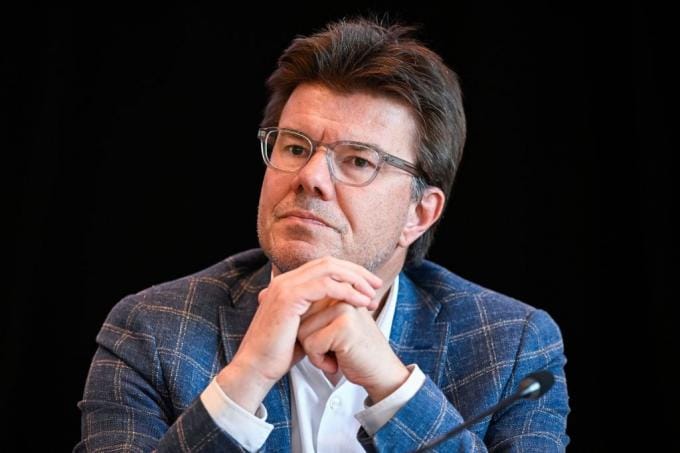 Le tour de passe-passe de l’Open VLD pour remplacer Sven Gatz ne passe pas: le parlement bruxellois ne votera pas ce vendredi
