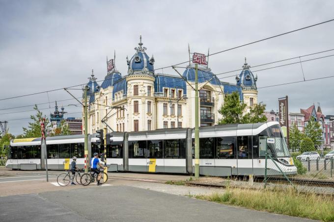 De Panne als beginpunt, Polpsahotel op achtergrond.
