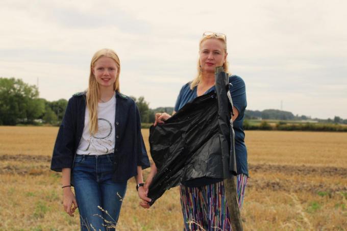 Nele Vrand (rechts) en dochter Marie-Camille vrezen het project.