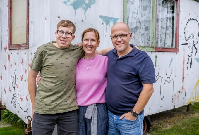 Tijdens weekend en vakanties verblijft Guust bij zijn ouders.